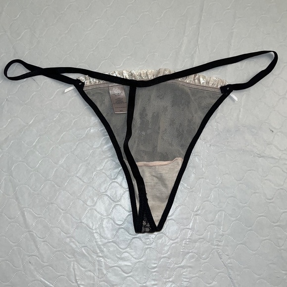 Victoria’s Secret light pink and black nylon lace v-string - Picture 8 of 12